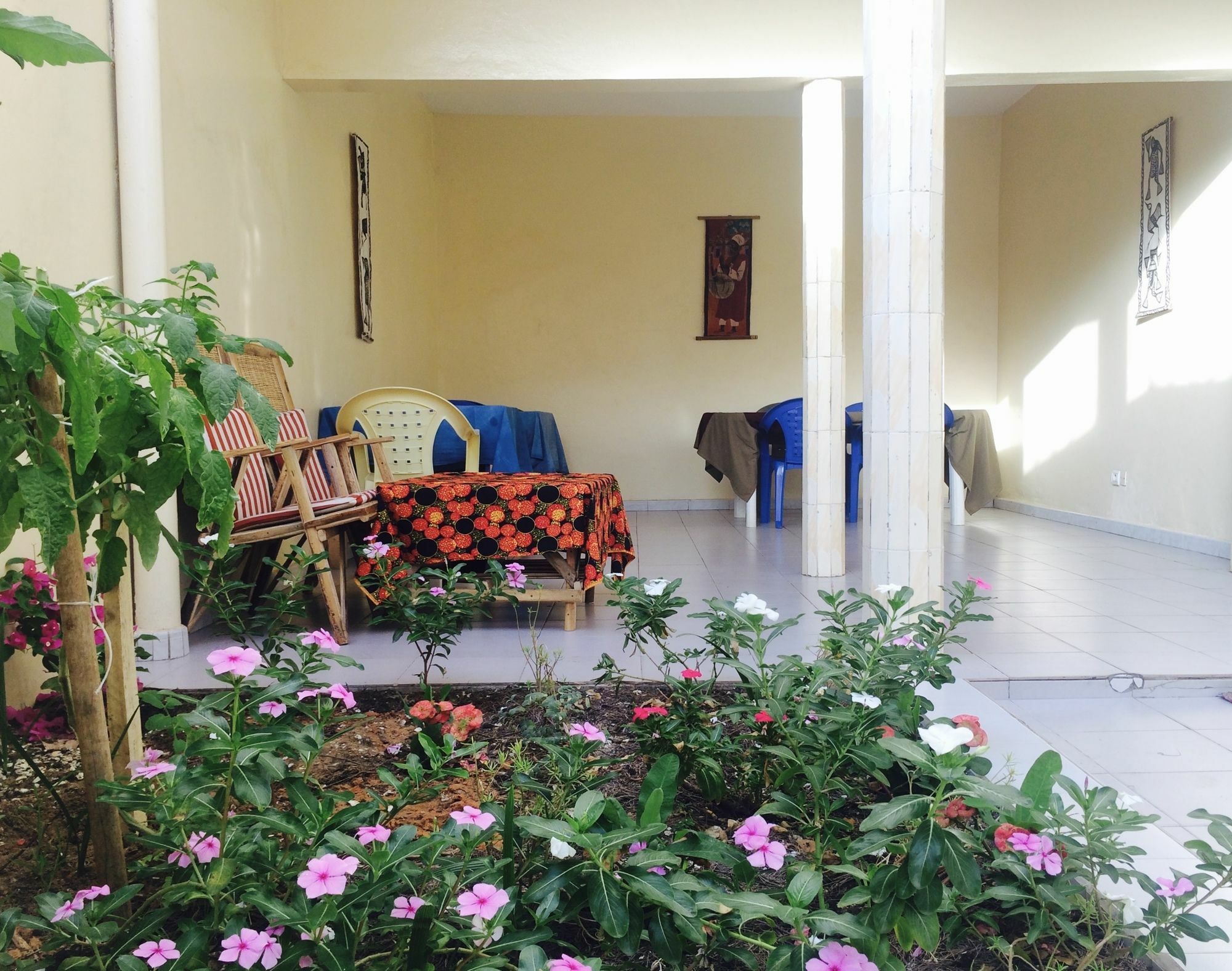 Ker Jahkarlo Hotel Yof Exterior photo